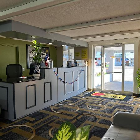 Super 8 By Wyndham Bangor Hotel Exterior photo