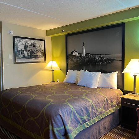 Super 8 By Wyndham Bangor Hotel Exterior photo