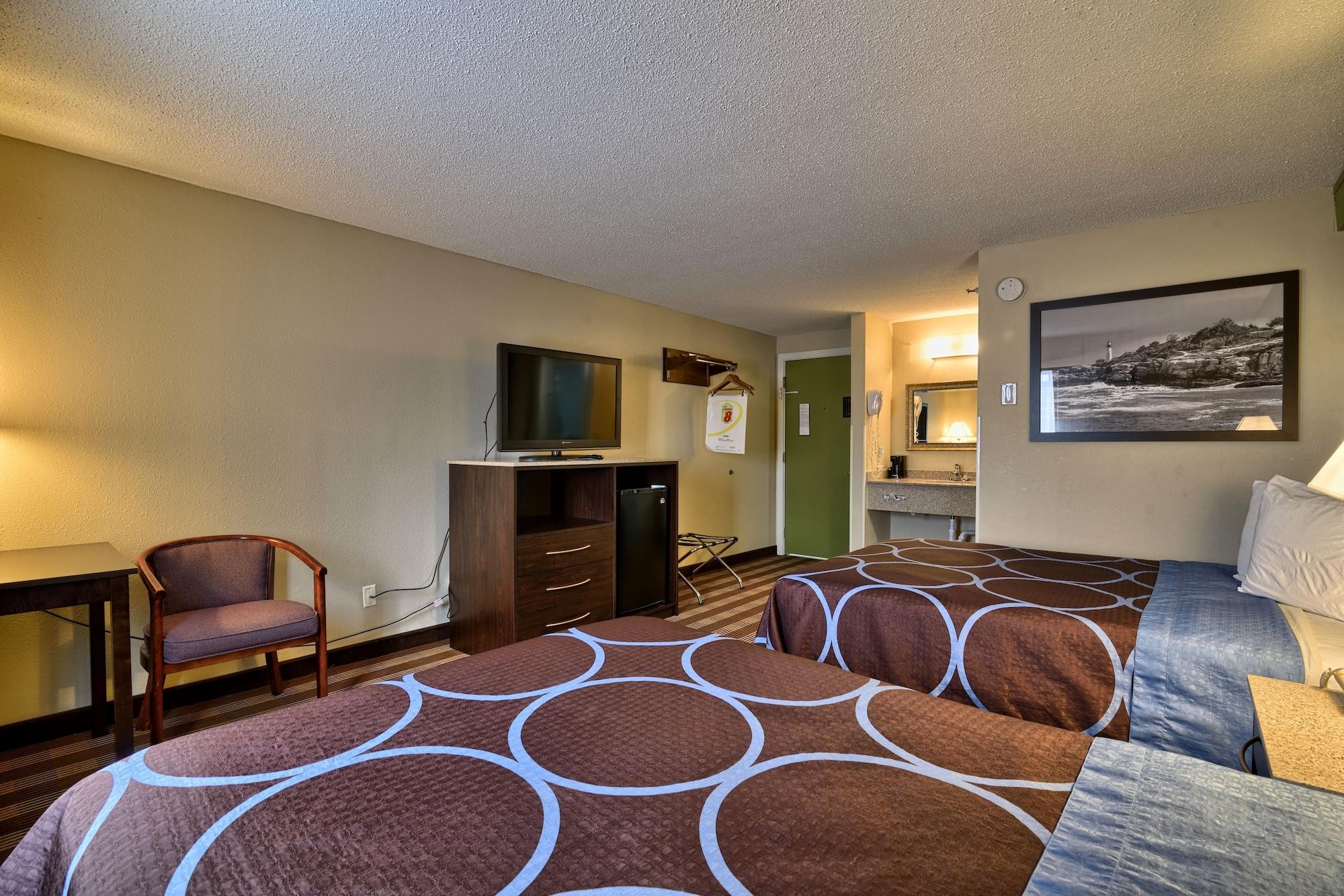 Super 8 By Wyndham Bangor Hotel Exterior photo