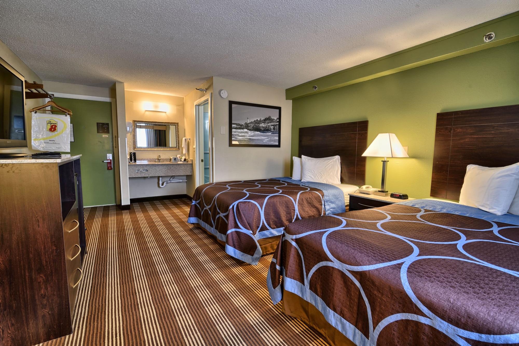 Super 8 By Wyndham Bangor Hotel Exterior photo
