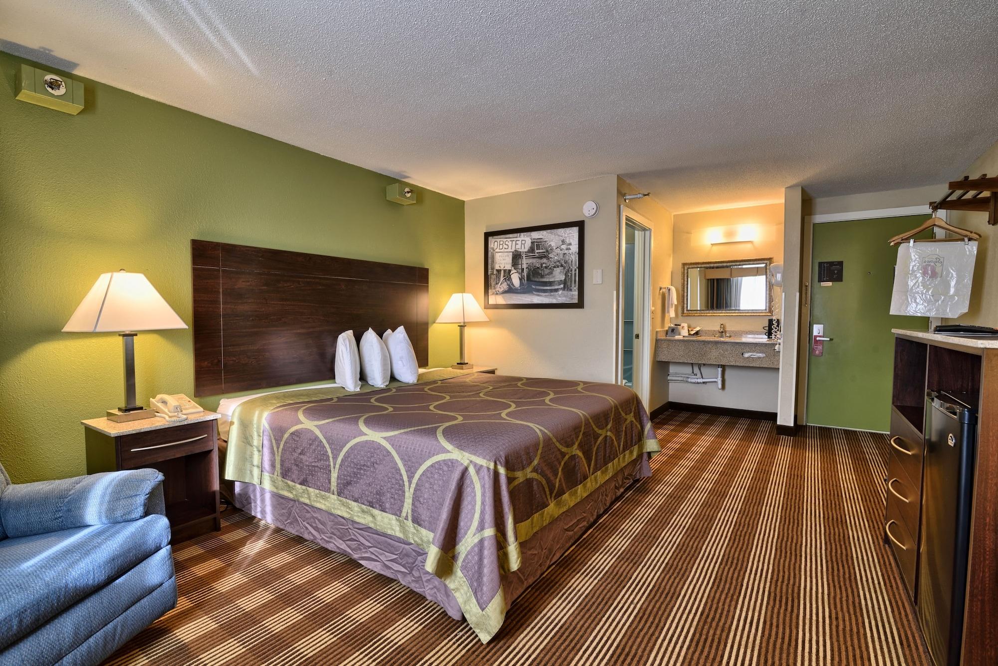 Super 8 By Wyndham Bangor Hotel Exterior photo