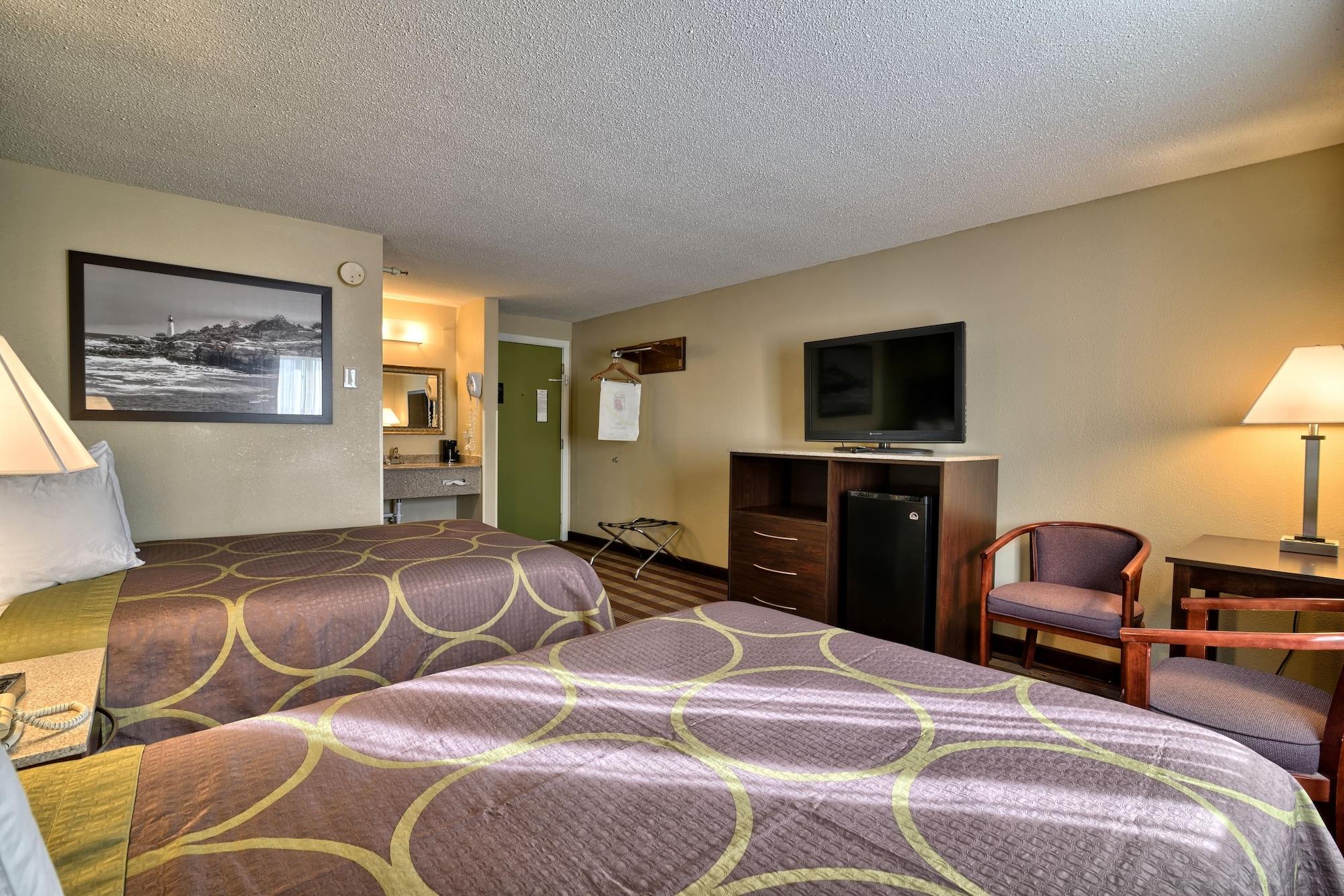 Super 8 By Wyndham Bangor Hotel Exterior photo
