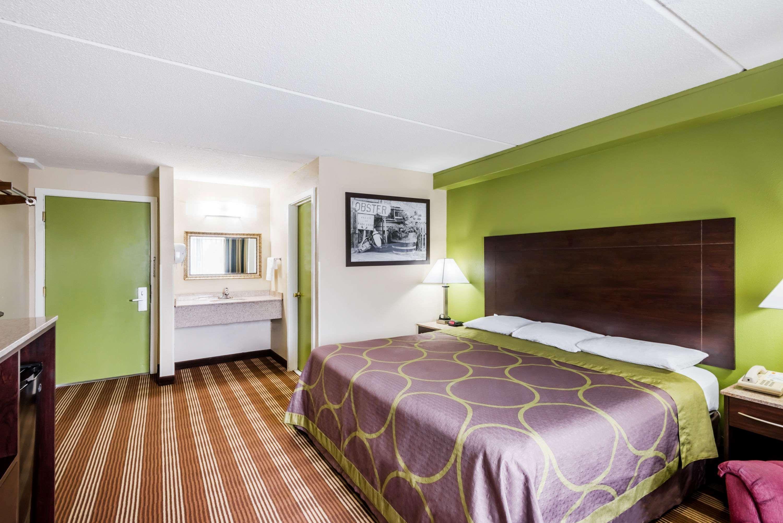 Super 8 By Wyndham Bangor Hotel Exterior photo