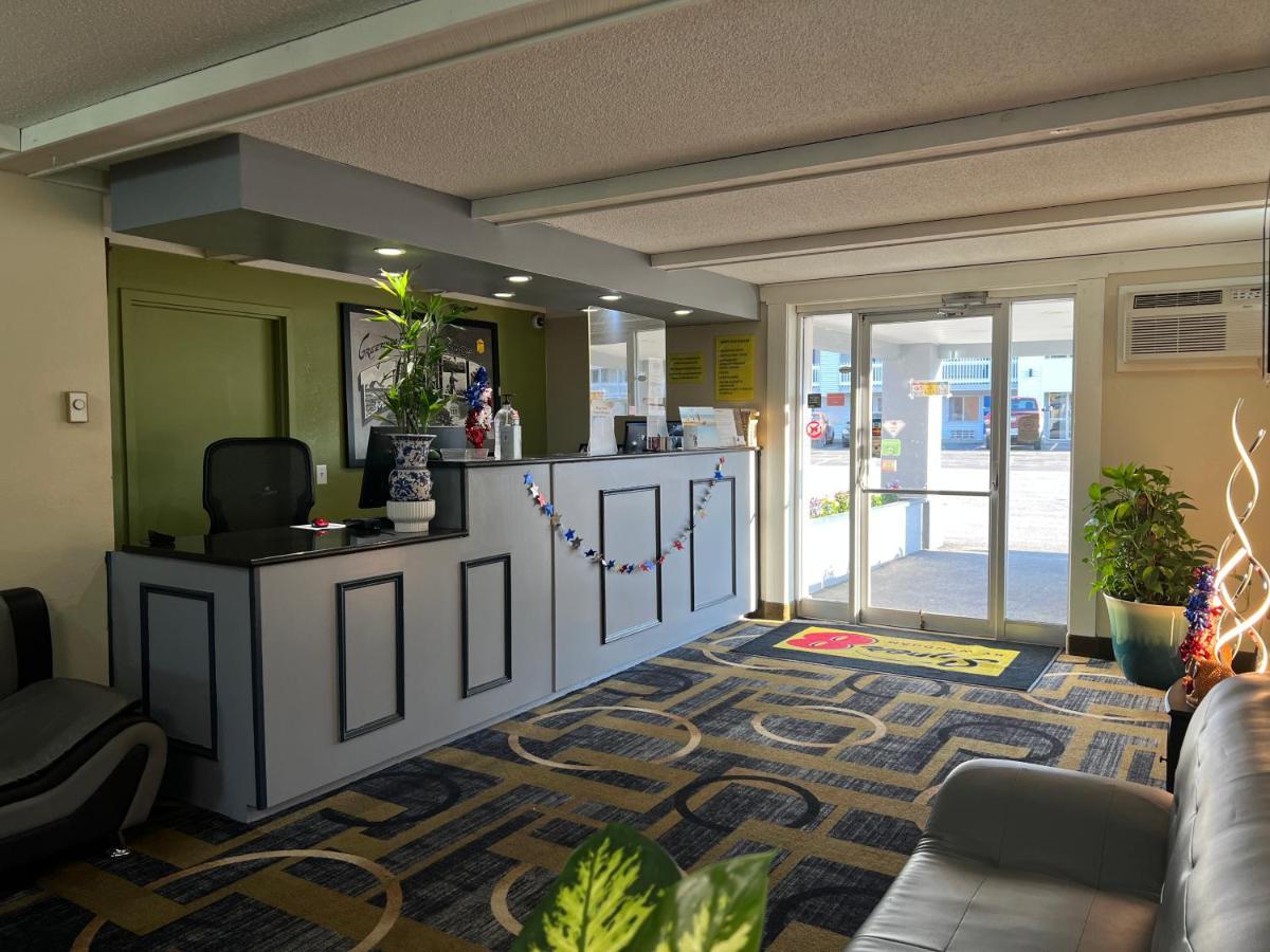 Super 8 By Wyndham Bangor Hotel Exterior photo