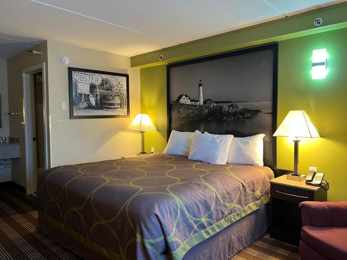 Super 8 By Wyndham Bangor Hotel Exterior photo