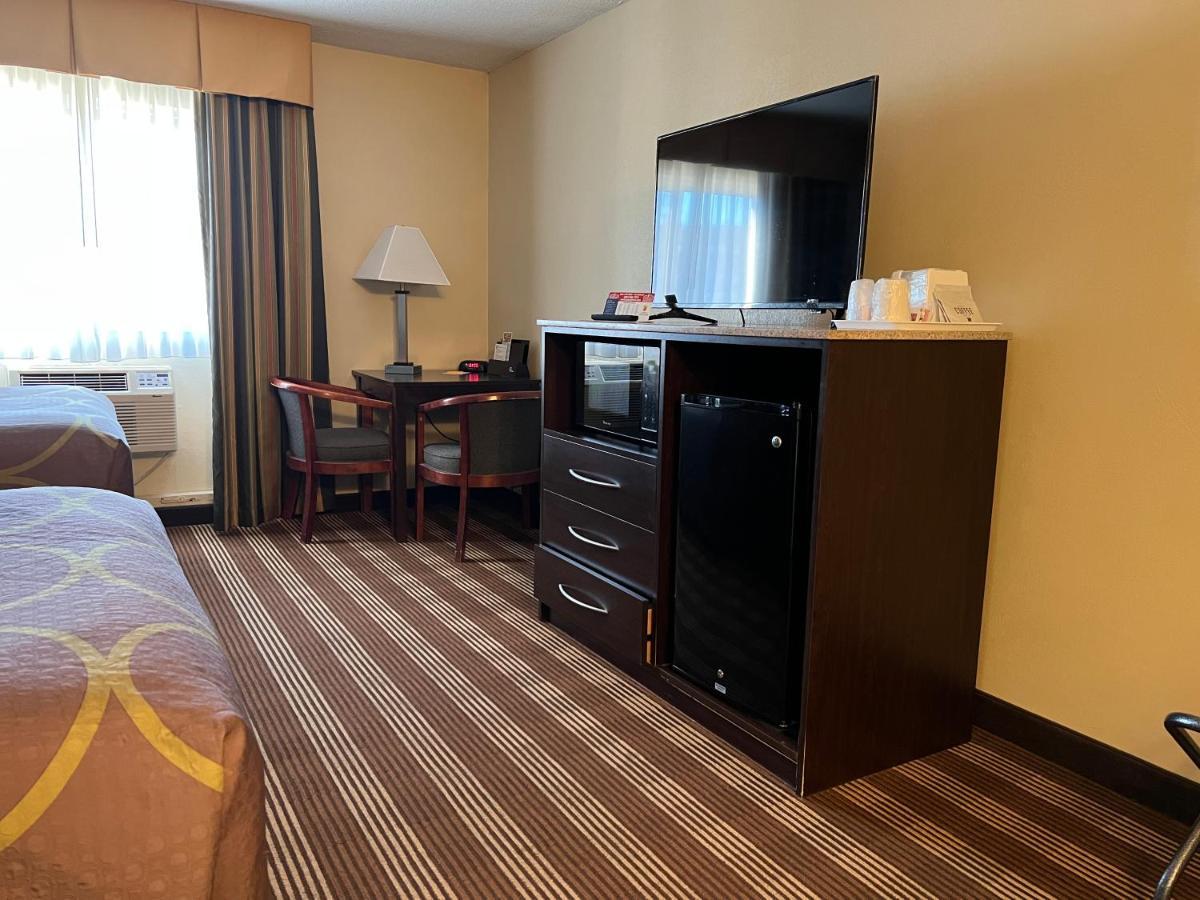 Super 8 By Wyndham Bangor Hotel Exterior photo