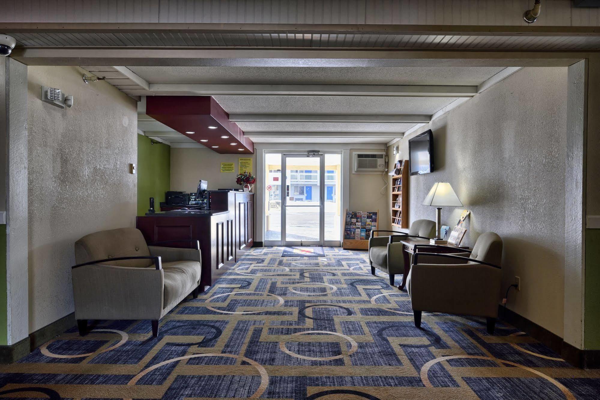 Super 8 By Wyndham Bangor Hotel Exterior photo