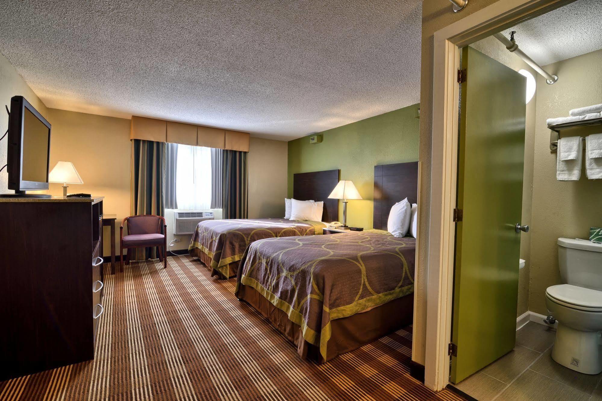 Super 8 By Wyndham Bangor Hotel Exterior photo
