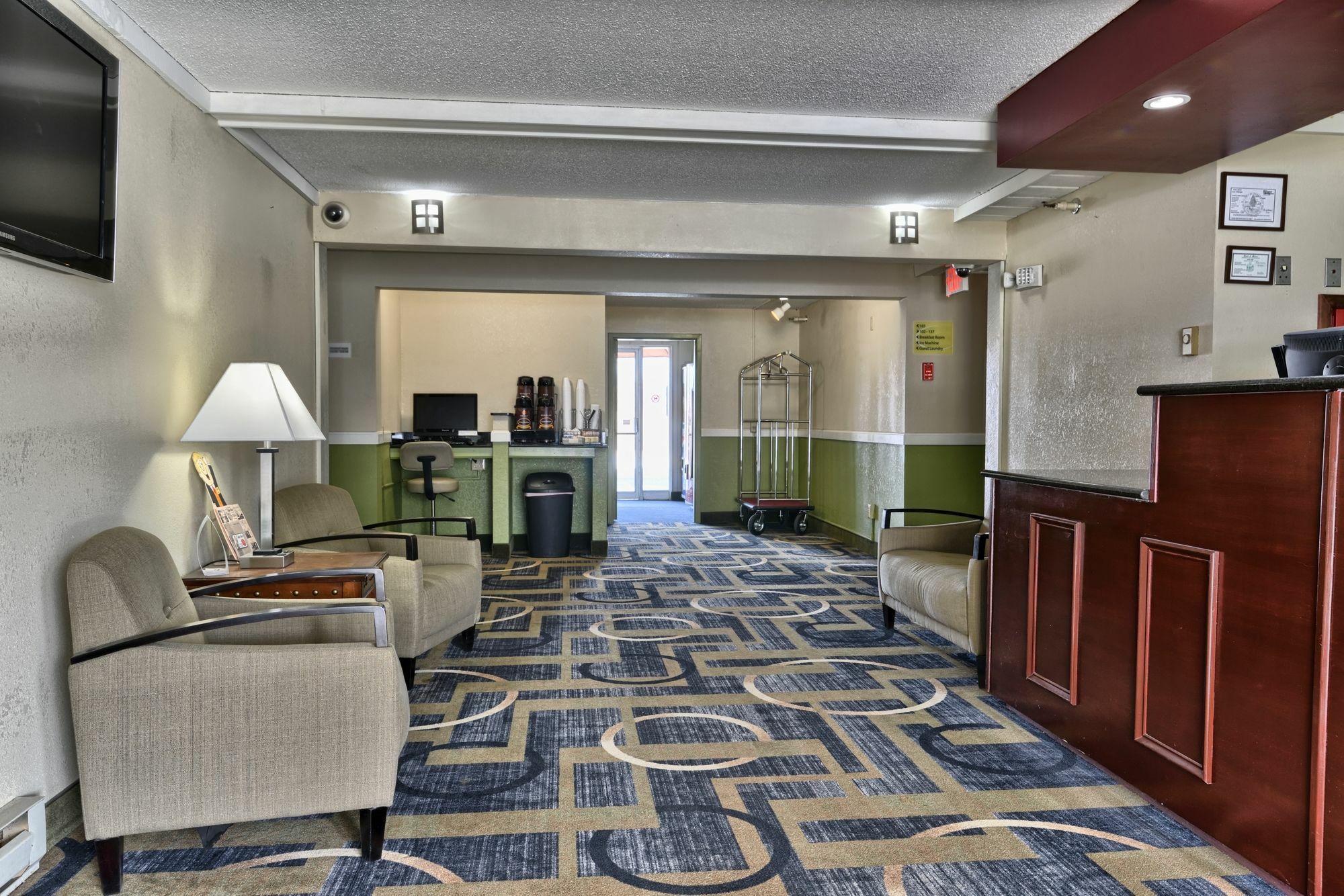 Super 8 By Wyndham Bangor Hotel Exterior photo